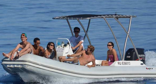 Société de location de bateaux